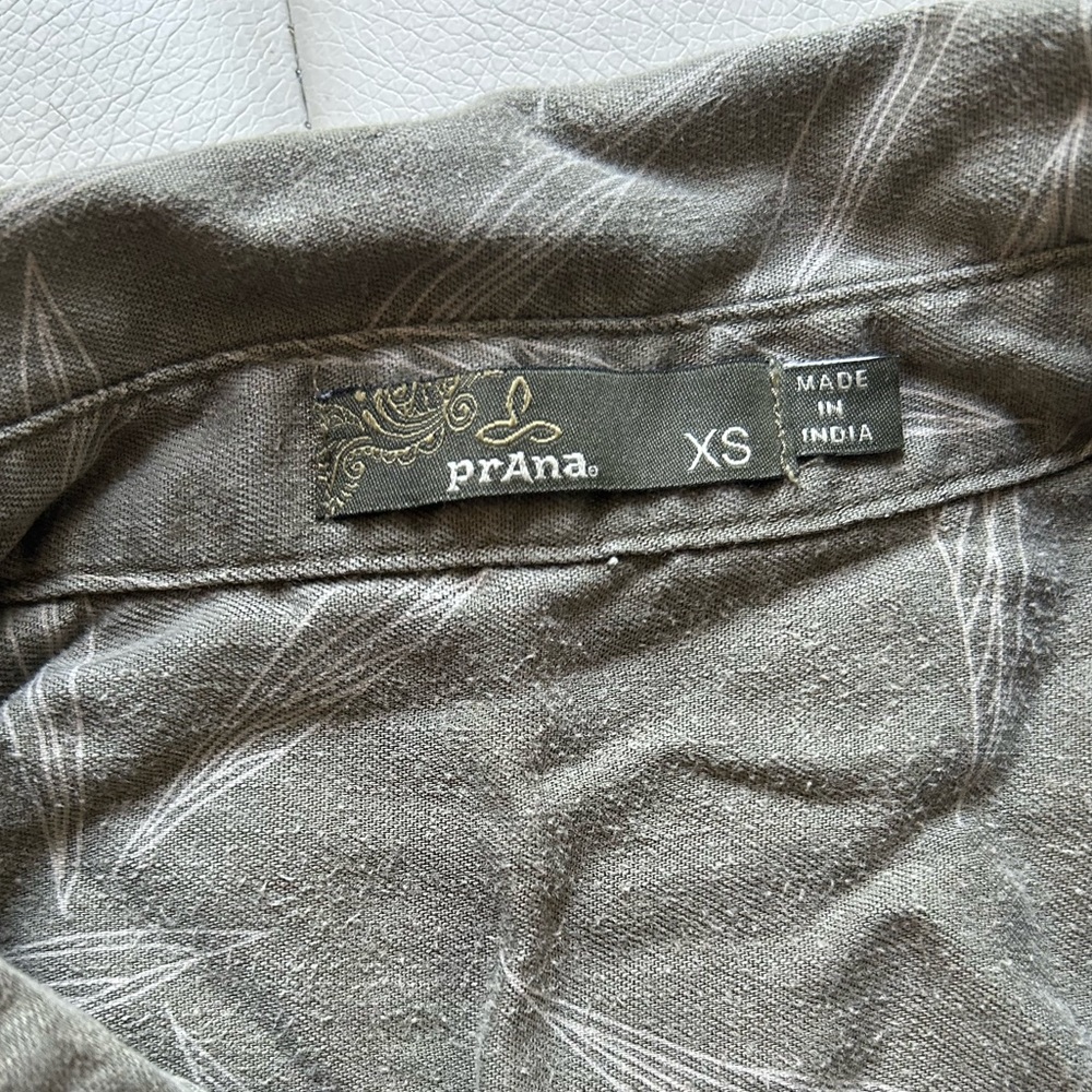 PrAna Fremont Woven Top in Rye Green Leaves - Picture 3 of 4